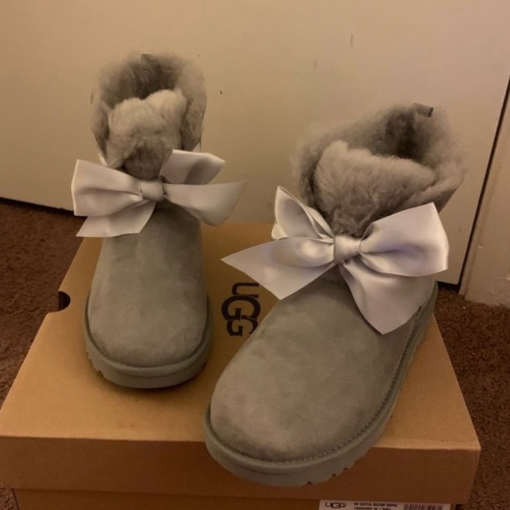 NIB UGG Gita Bow Mini Boots / Women size 8 - Picture 3 of 5